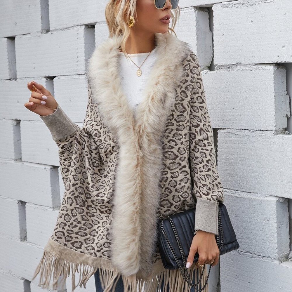 Cozy vegan fur leopard print tassel poncho cardigan - Picture 4 of 8